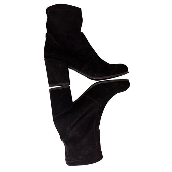 NWOB Valdini Riana Black Suede Chelsea Ankle Booties women’s size 7 Whimsigoth - Picture 3 of 12